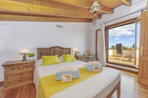 3 bedrooms, in-room safe, free WiFi, bed sheets