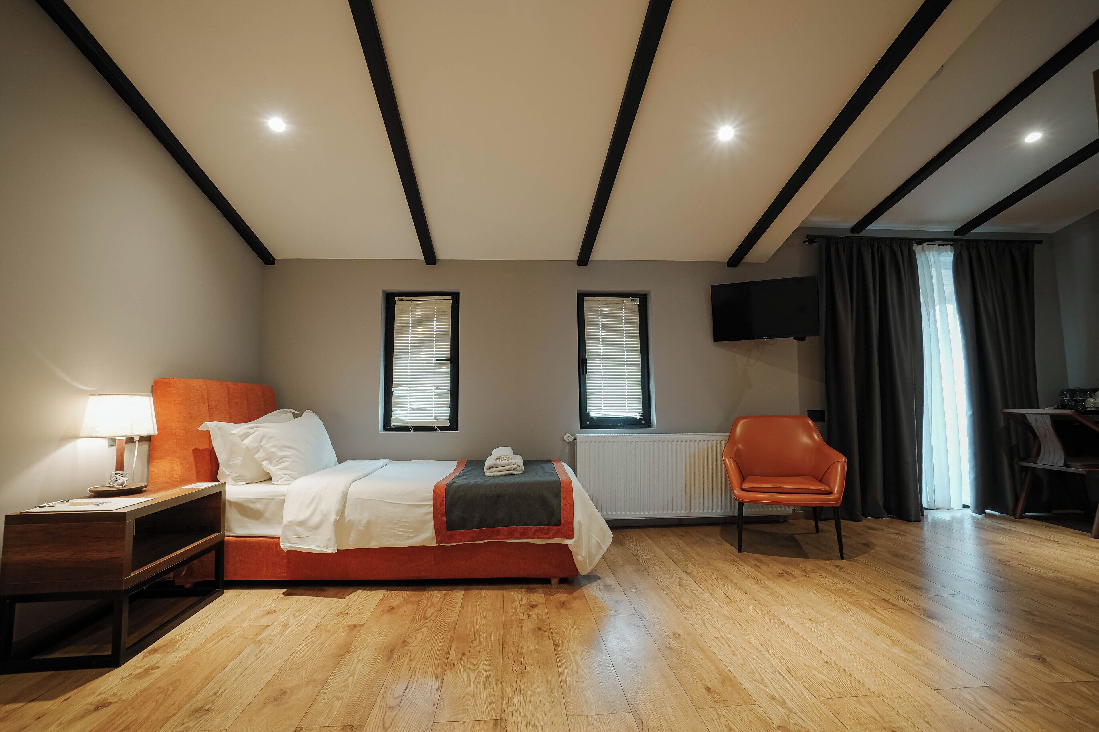 家庭套房 | 高級寢具、書桌、手提電腦工作空間、熨斗/熨衫板