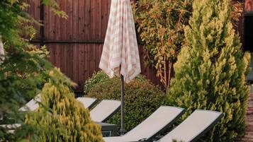 Seasonal outdoor pool, sun loungers