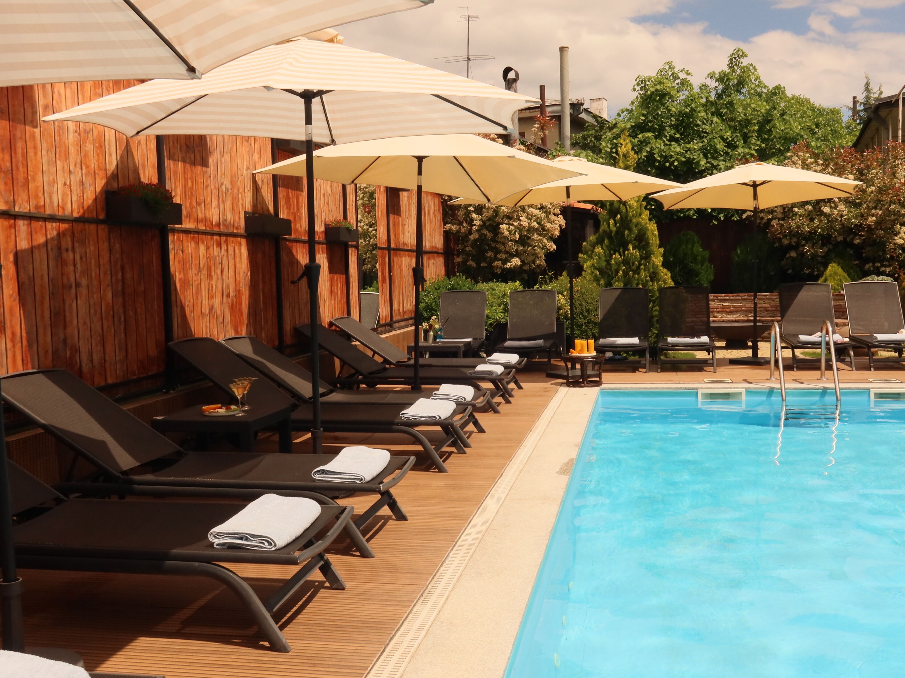 Seasonal outdoor pool, sun loungers
