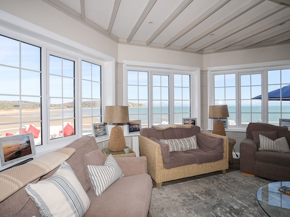 Cottage | Interior