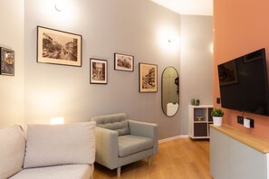 Departamento de diseñador | Área de sala de estar | Smart TV de 43 pulgadas con canales digitales y televisión 