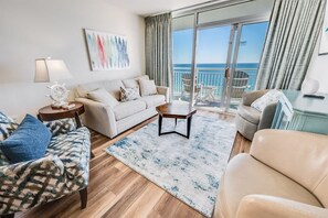 Smart TV, offices - King Suite 3BR,Direct Oceanfront Views, Remodeled! (Myrtle Beach)