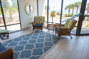 المنشأة من الداخل