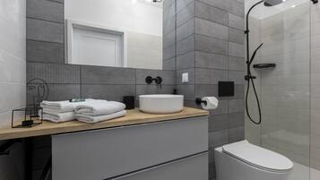 Suite estudio estándar | Baño | Artículos de higiene personal gratuitos, secador de pelo y toallas