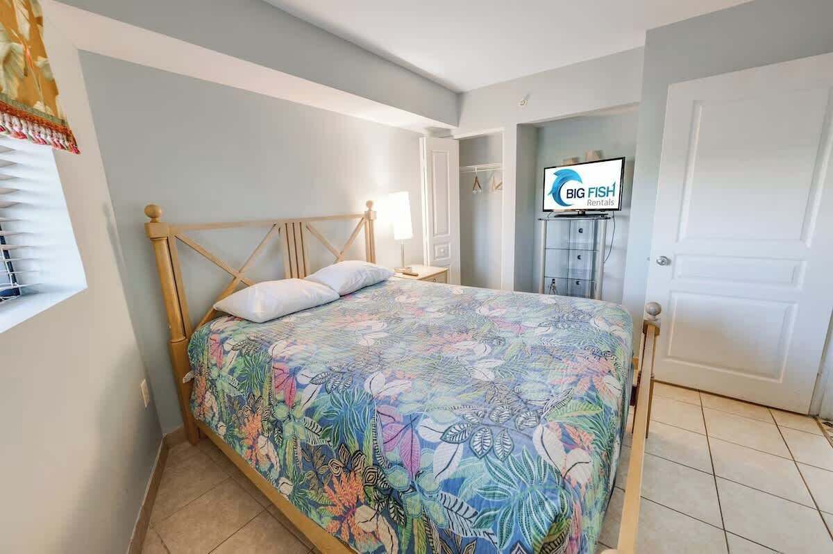 Tabla de planchar con plancha, wifi y ropa de cama 