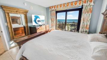 Tabla de planchar con plancha, wifi y ropa de cama