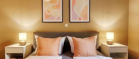 2 bedrooms, iron/ironing board, free WiFi, bed sheets