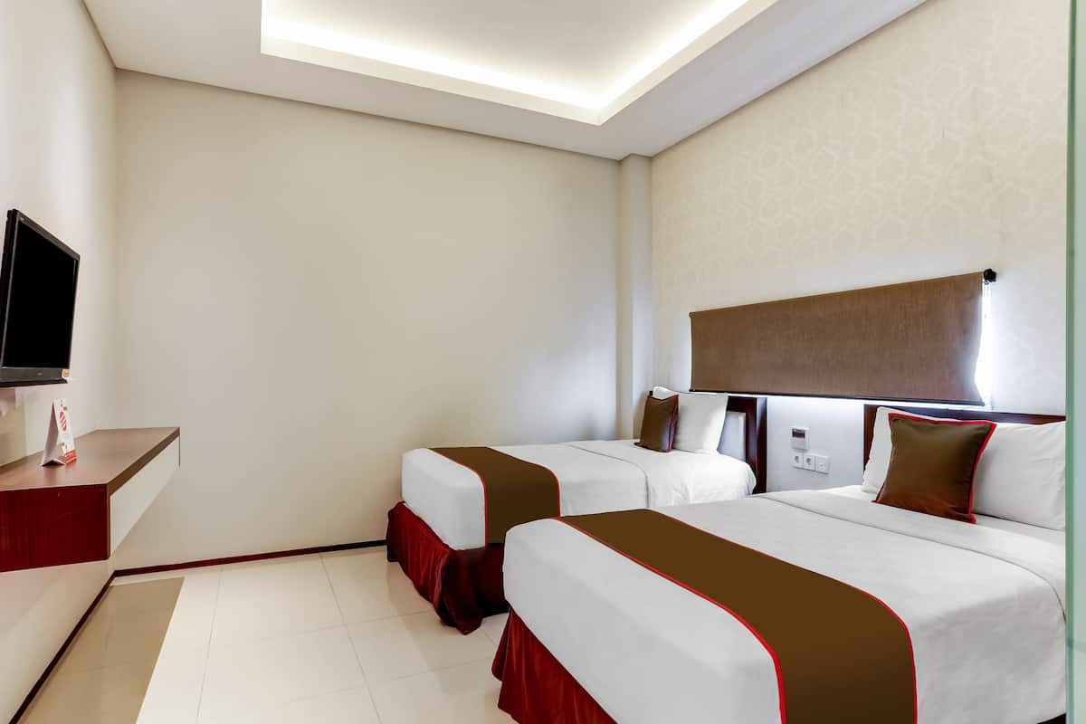 Deluxe Twin Room | 1 bedroom, desk, laptop workspace, free WiFi