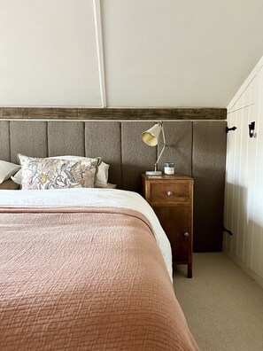 3 bedrooms, desk, iron/ironing board, travel cot