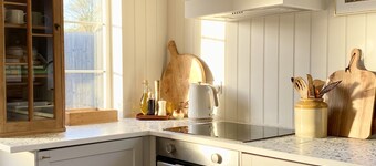 Cosy country cottage with lots of local walks, and short drive into Woodbridge