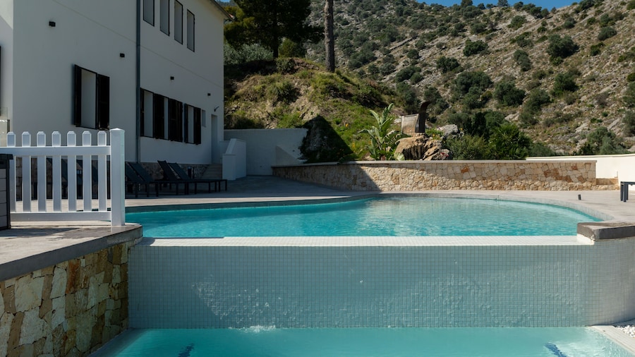 Young Hotels Spain SL