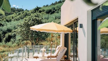 Studio Suite Mewah | Seprai premium, selimut bulu angsa, dan ruang kerja ramah laptop