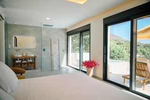 Luxury Studio Suite | Premium bedding, down comforters, soundproofing, free WiFi - YOUNG Hotels Denia (Orba)