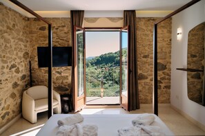 Habitación doble superior, vistas a la montaña | Ropa de cama de alta calidad y edredones de plumas