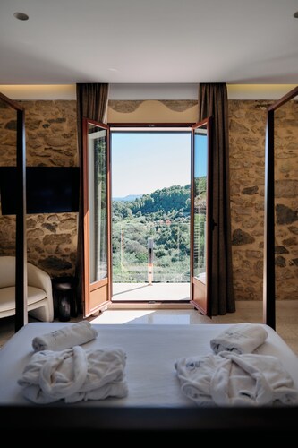 Young Hotels Spain SL