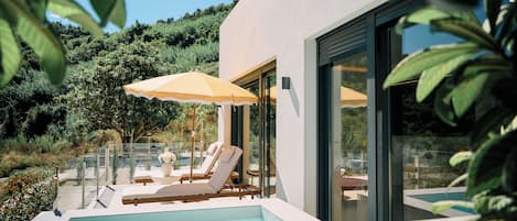 Luxury Studio Suite | Terrace/patio