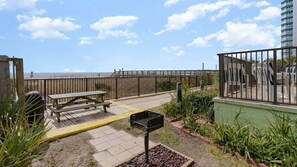 屋外ダイニングエリア