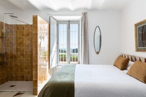 8 bedrooms, desk, iron/ironing board, travel cot