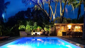 Außenpool, Liegestühle