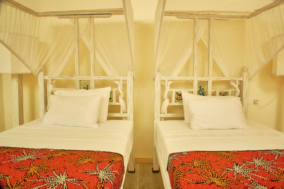Phòng 2 giường đơn Deluxe | Bộ trải giường bằng vải cotton Ai Cập, bộ đồ giường cao cấp 