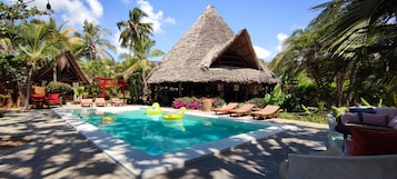 Outdoor pool, sun loungers