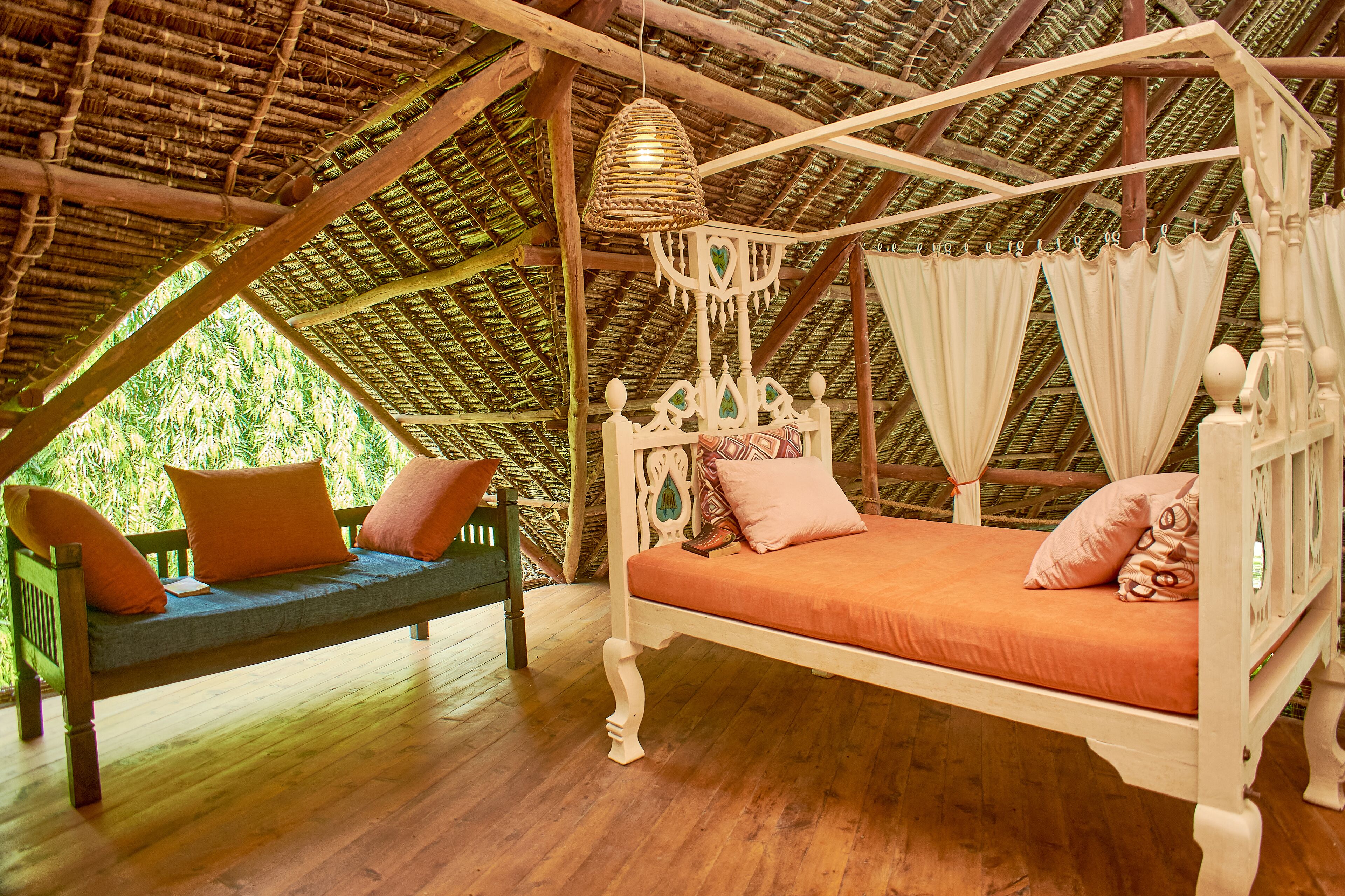 Deluxe Studio, Pool View, Tower | Living area | Books