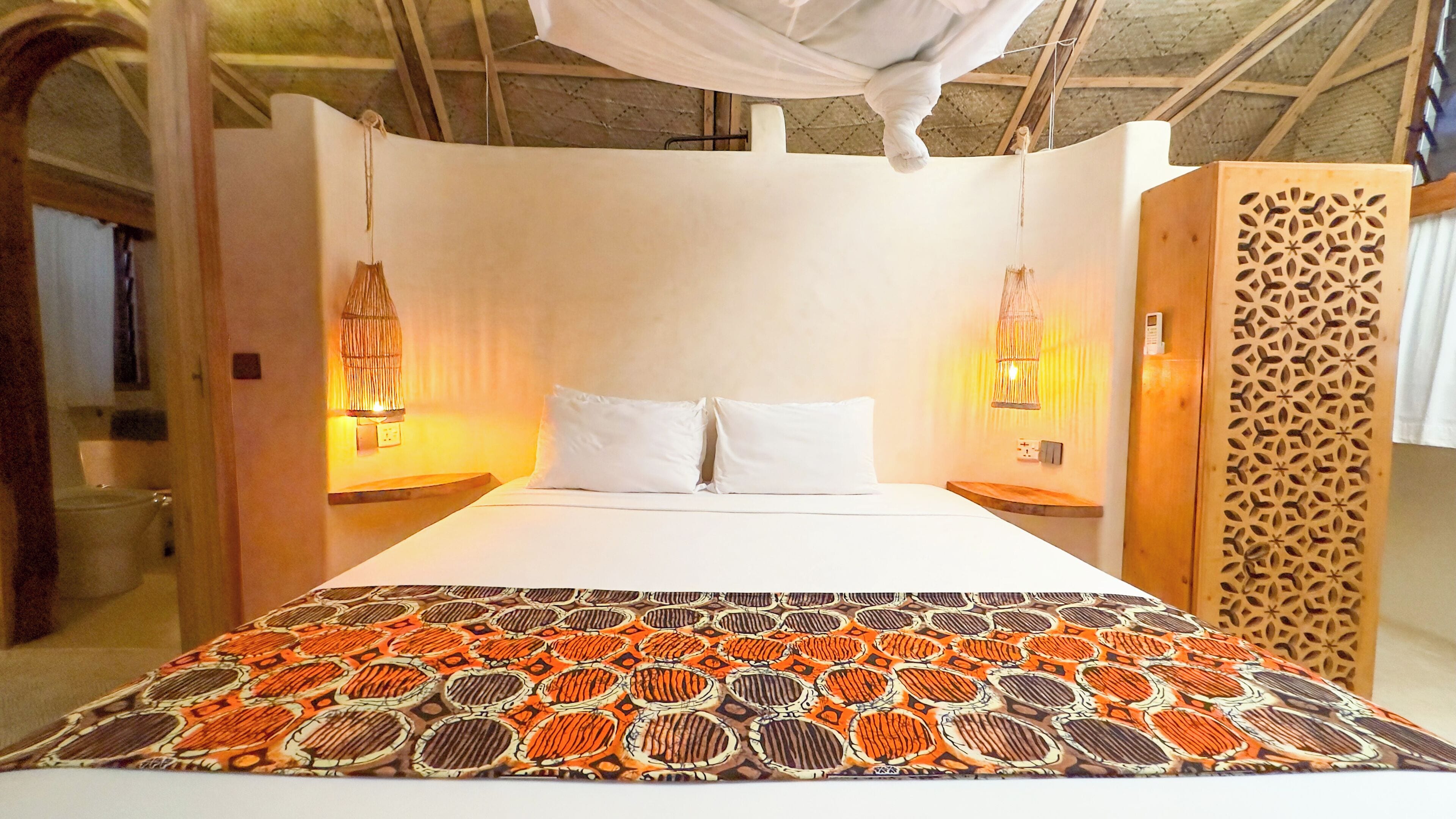 Kahden hengen romanttinen huone | Egyptinpuuvillaiset lakanat, ylelliset vuodevaatteet