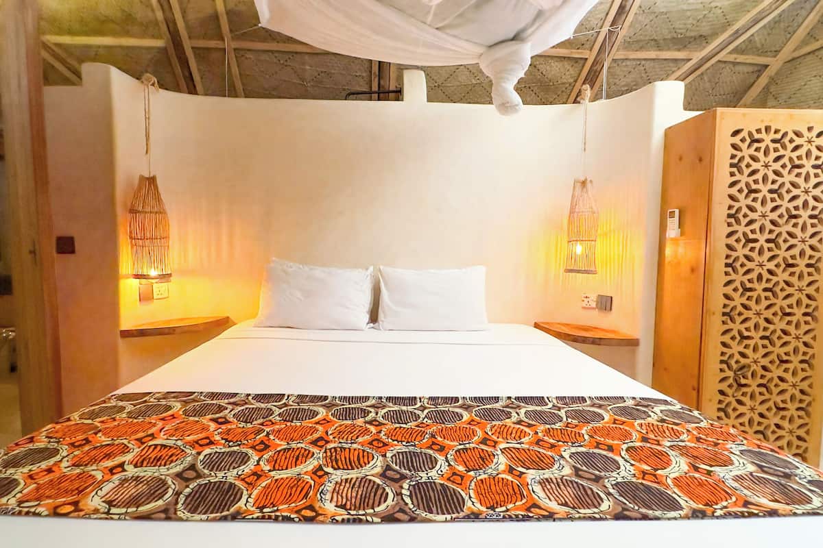 Kahden hengen romanttinen huone | Egyptinpuuvillaiset lakanat, ylelliset vuodevaatteet