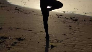 Vlak bij het strand, wit zand, gratis strandhuisjes