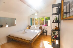 5 chambres, bureau, fer et planche Ă repasser, lit parapluie