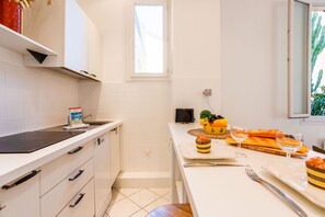 Fridge, microwave, oven, dishwasher - LE FLORIDA AP4340 By Riviera Holiday Homes (Villefranche-sur-Mer)