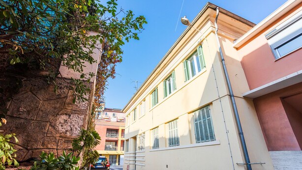 A narrow street with buildings on either side, a parked car, and a clear blue sky. - LE FLORIDA AP4340 By Riviera Holiday Homes (Villefranche-sur-Mer)