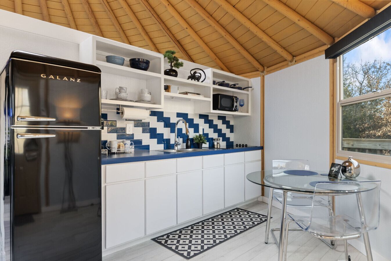 Fridge, microwave, coffee/tea maker, toaster