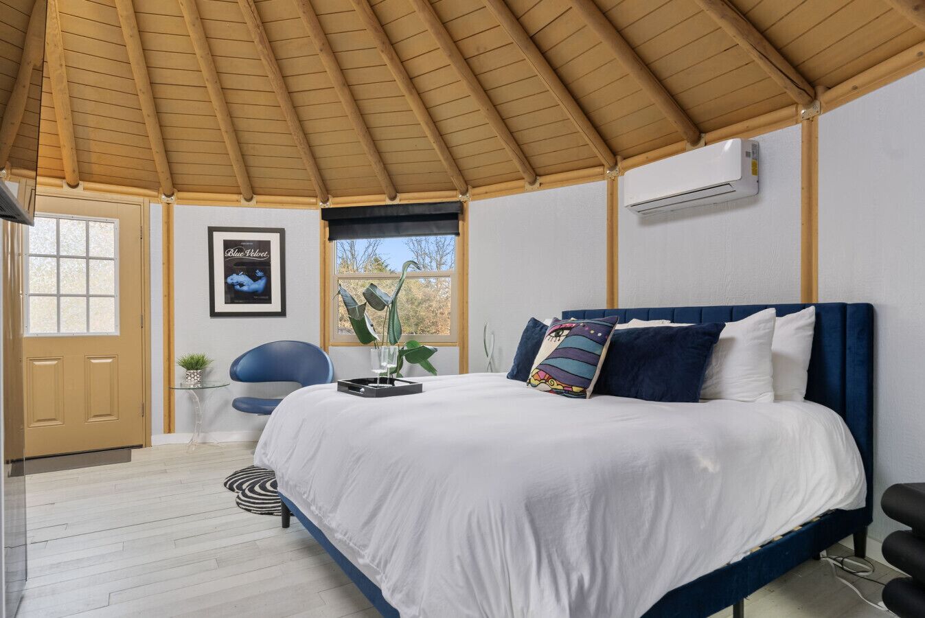 1 soverom, skrivebord, wi-fi (inkludert) og sengetøy