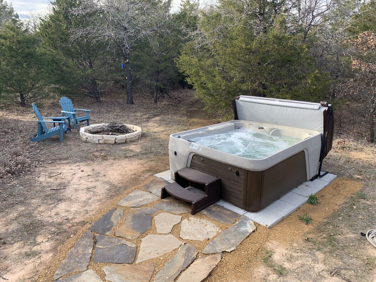 Outdoor spa tub