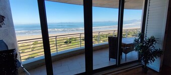 Beach Apartment 145m2, daily sunset, False Bay view, TOP location