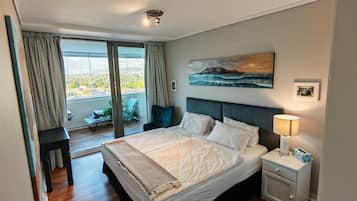 2 bedrooms, in-room safe, desk, iron/ironing board