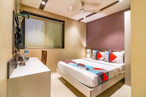 Egyptian cotton sheets, premium bedding, in-room safe, desk