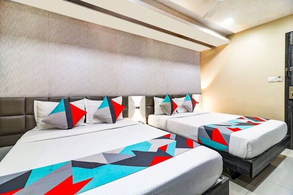 华丽客房 | 埃及棉床单、高档床上用品、客房内保险箱、办公桌