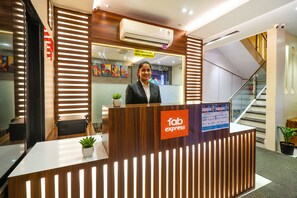 Reception - FabHotel Grand Heritage (Mumbai)