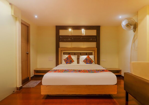 Egyptian cotton sheets, premium bedding, in-room safe, desk - Fabhotel Keerthi'S Anupama (Vijayawada)