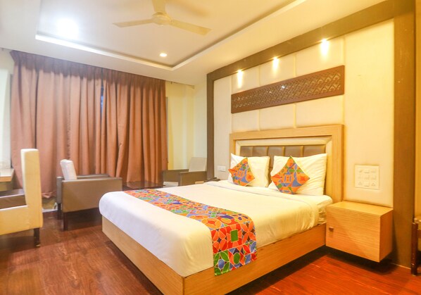 Premium Room | Egyptian cotton sheets, premium bedding, in-room safe, desk - Fabhotel Keerthi'S Anupama (Vijayawada)