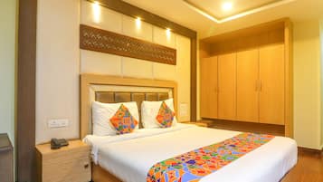 Egyptian cotton sheets, premium bedding, in-room safe, desk