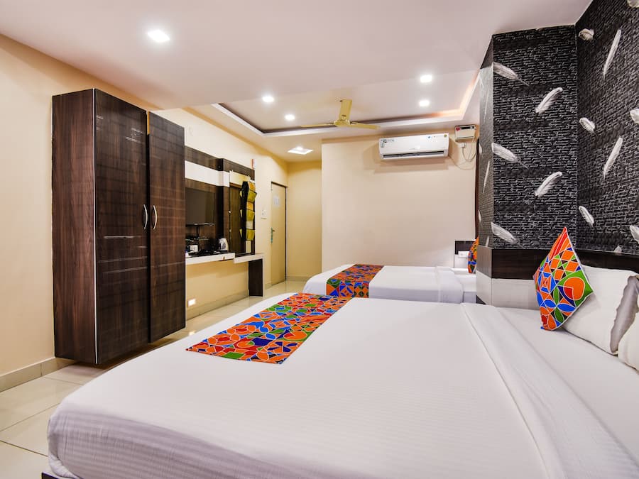 Egyptian cotton sheets, premium bedding, in-room safe, desk