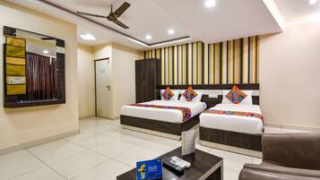 Family Room | Egyptian cotton sheets, premium bedding, in-room safe, desk