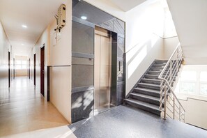 Lift - Fabhotel Rove Inn & Suites (Bengaluru)