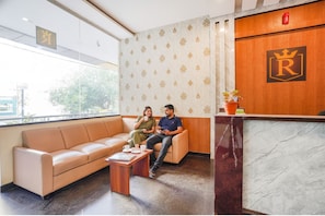 Lobby - Fabhotel Rove Inn & Suites (Bengaluru)