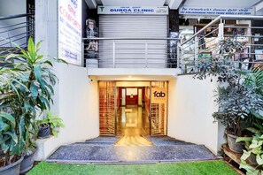 Property entrance - Fabhotel Grk Comforts (Bengaluru)