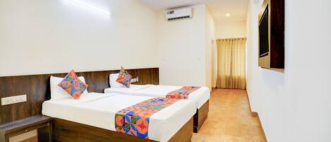 Egyptian cotton sheets, premium bedding, in-room safe, desk